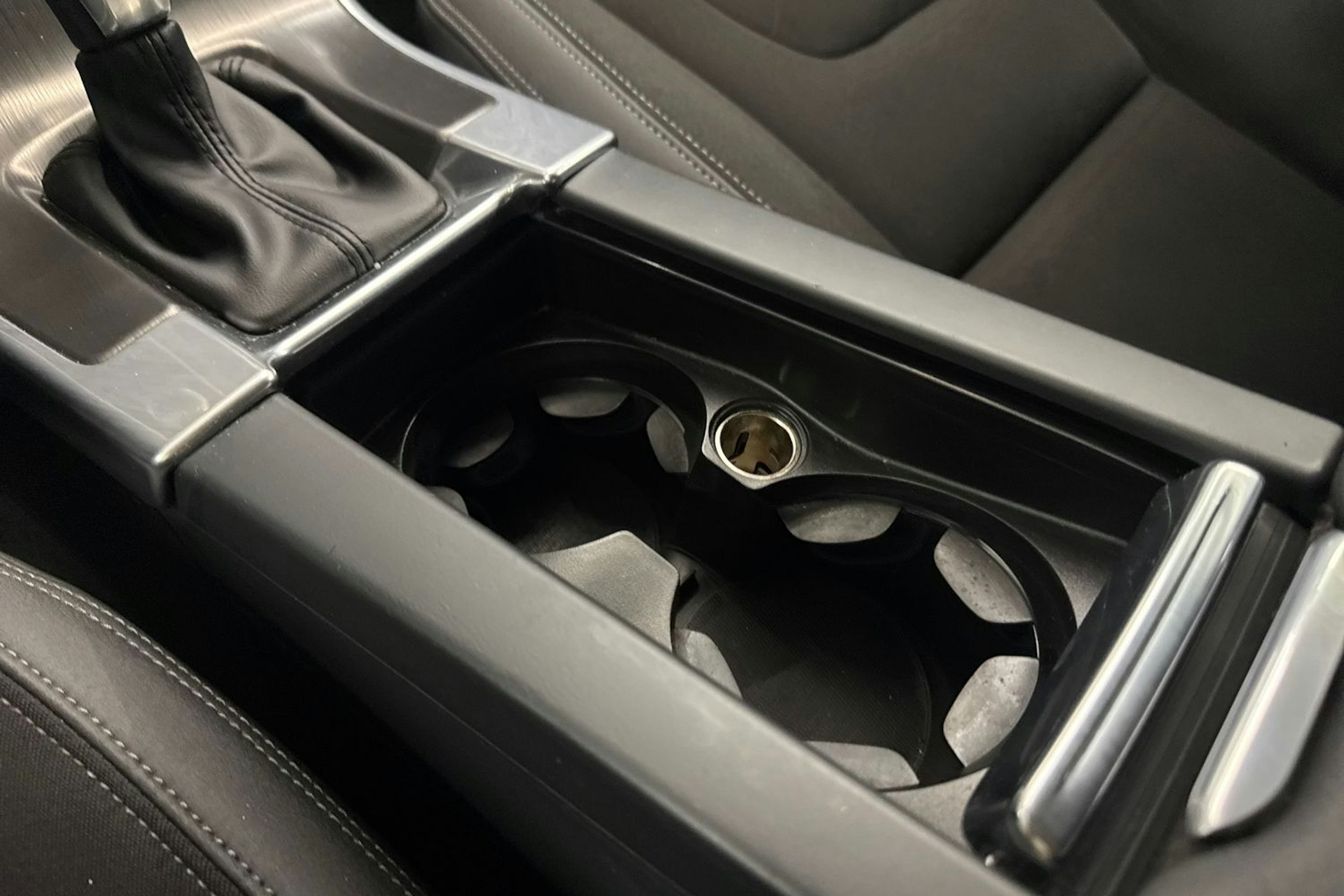 Valkoinen Volvo XC60 2015 kuva 20.