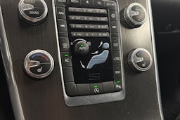 Valkoinen Volvo XC60 2015 kuva 21.