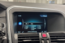 Valkoinen Volvo XC60 2015 kuva 24.