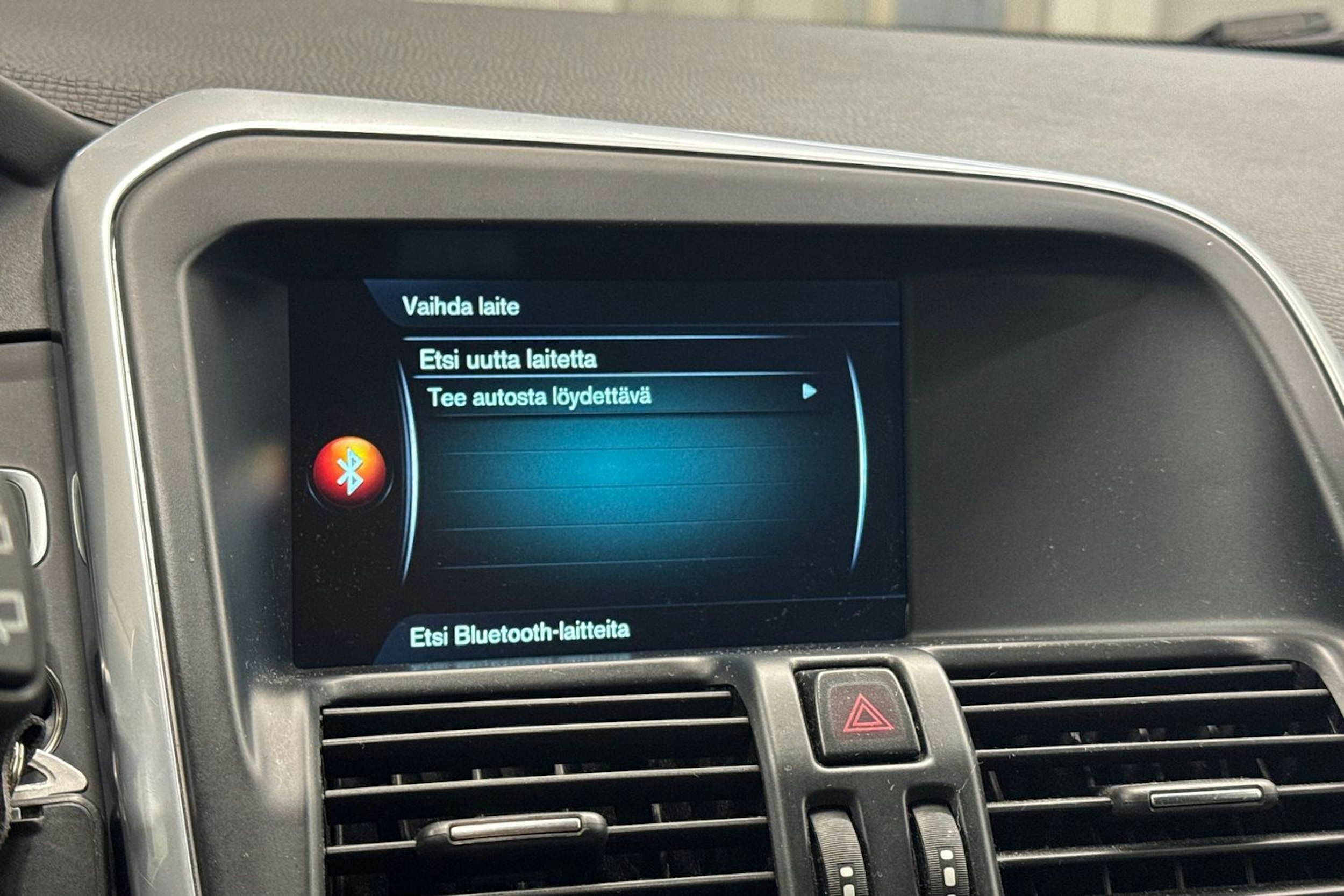 Valkoinen Volvo XC60 2015 kuva 26.