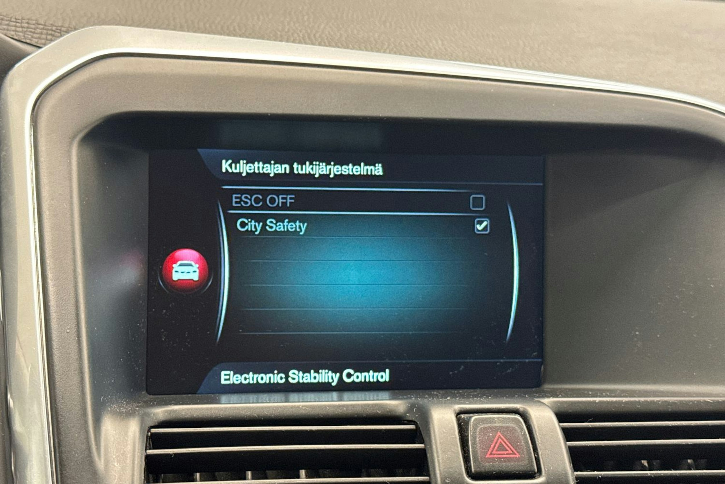 Valkoinen Volvo XC60 2015 kuva 31.