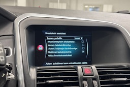 Valkoinen Volvo XC60 2015 kuva 32.