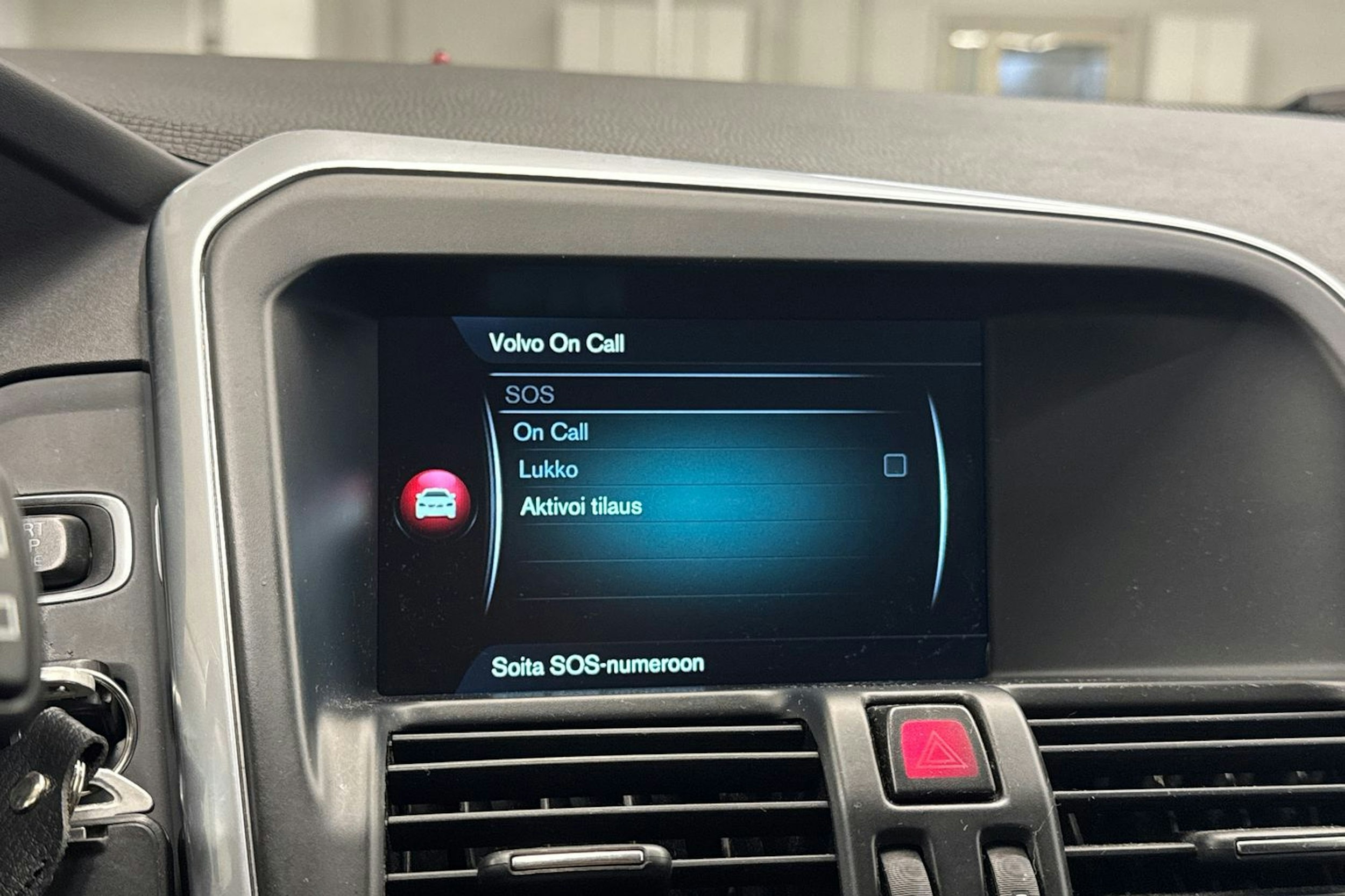 Valkoinen Volvo XC60 2015 kuva 33.