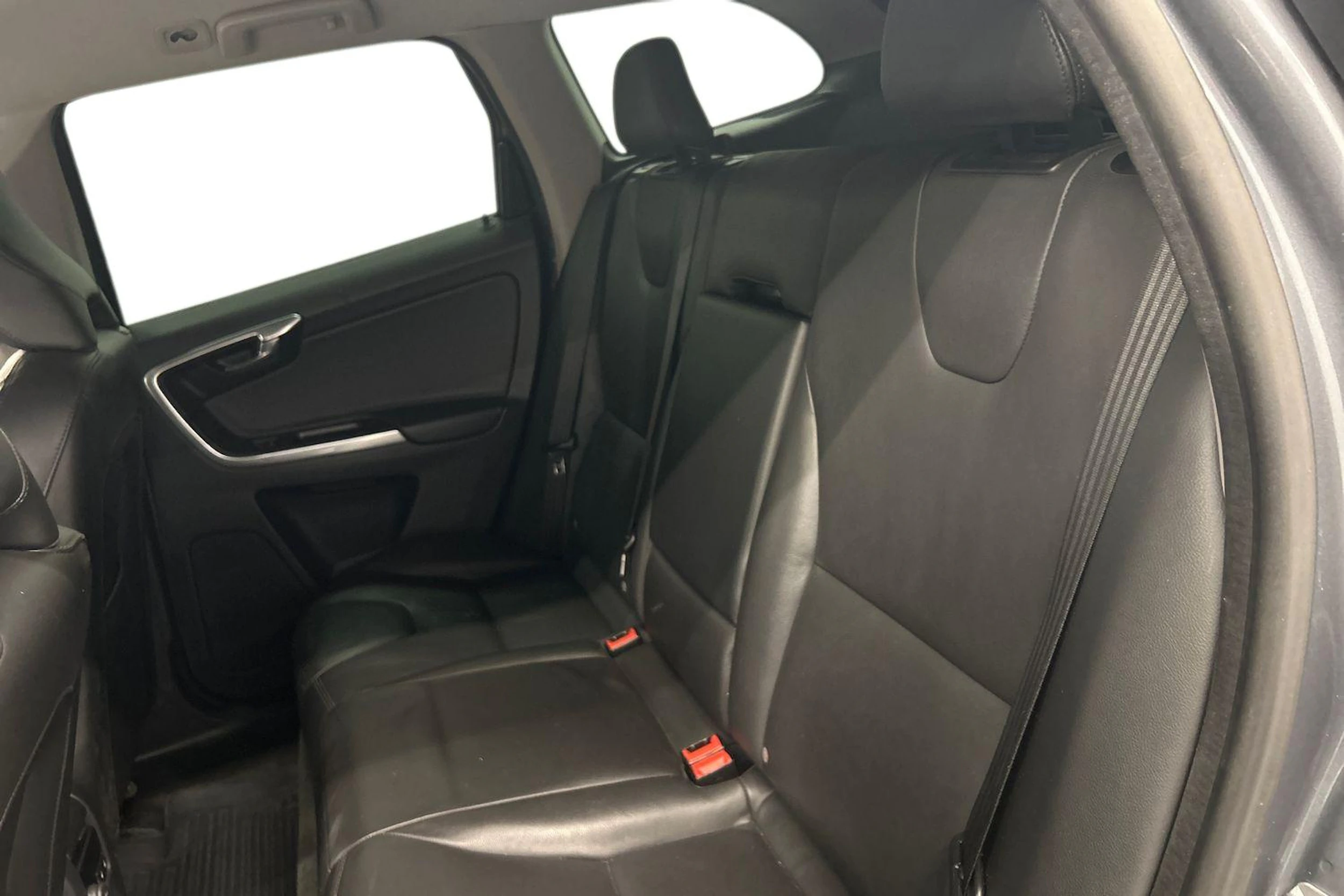 harmaa Volvo XC60 2016 kuva 9.