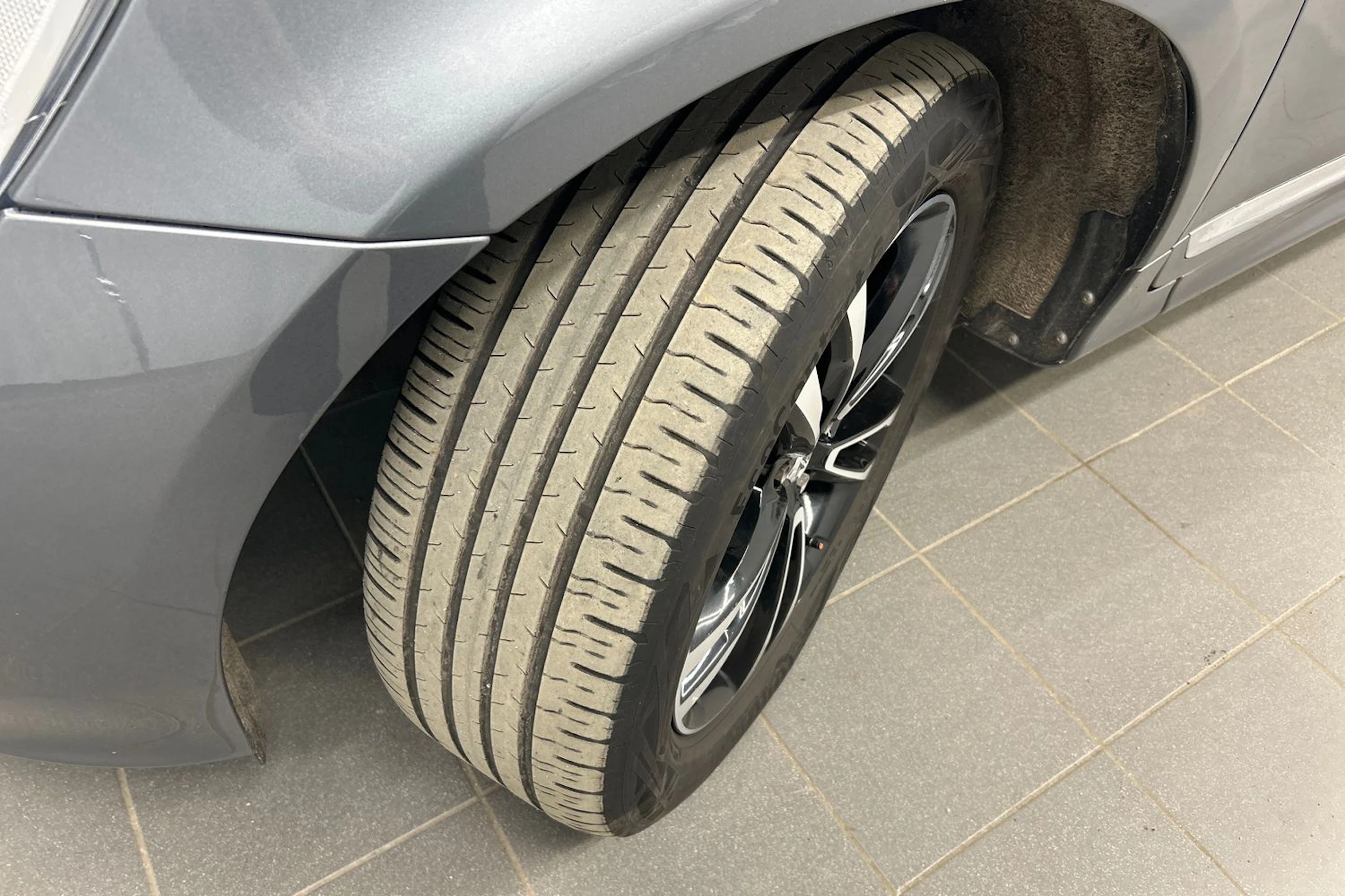 harmaa Volvo XC60 2016 kuva 13.