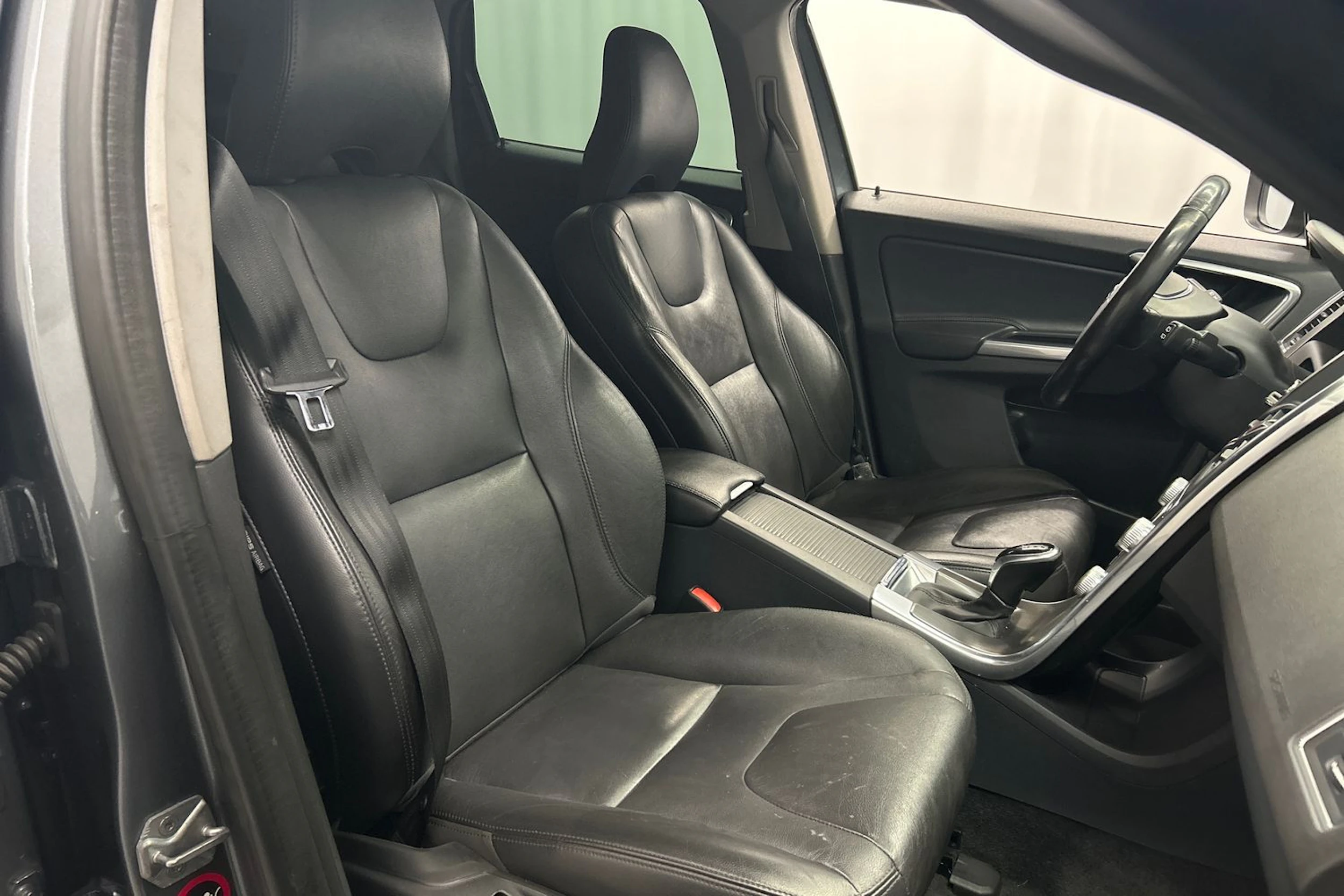 harmaa Volvo XC60 2016 kuva 15.