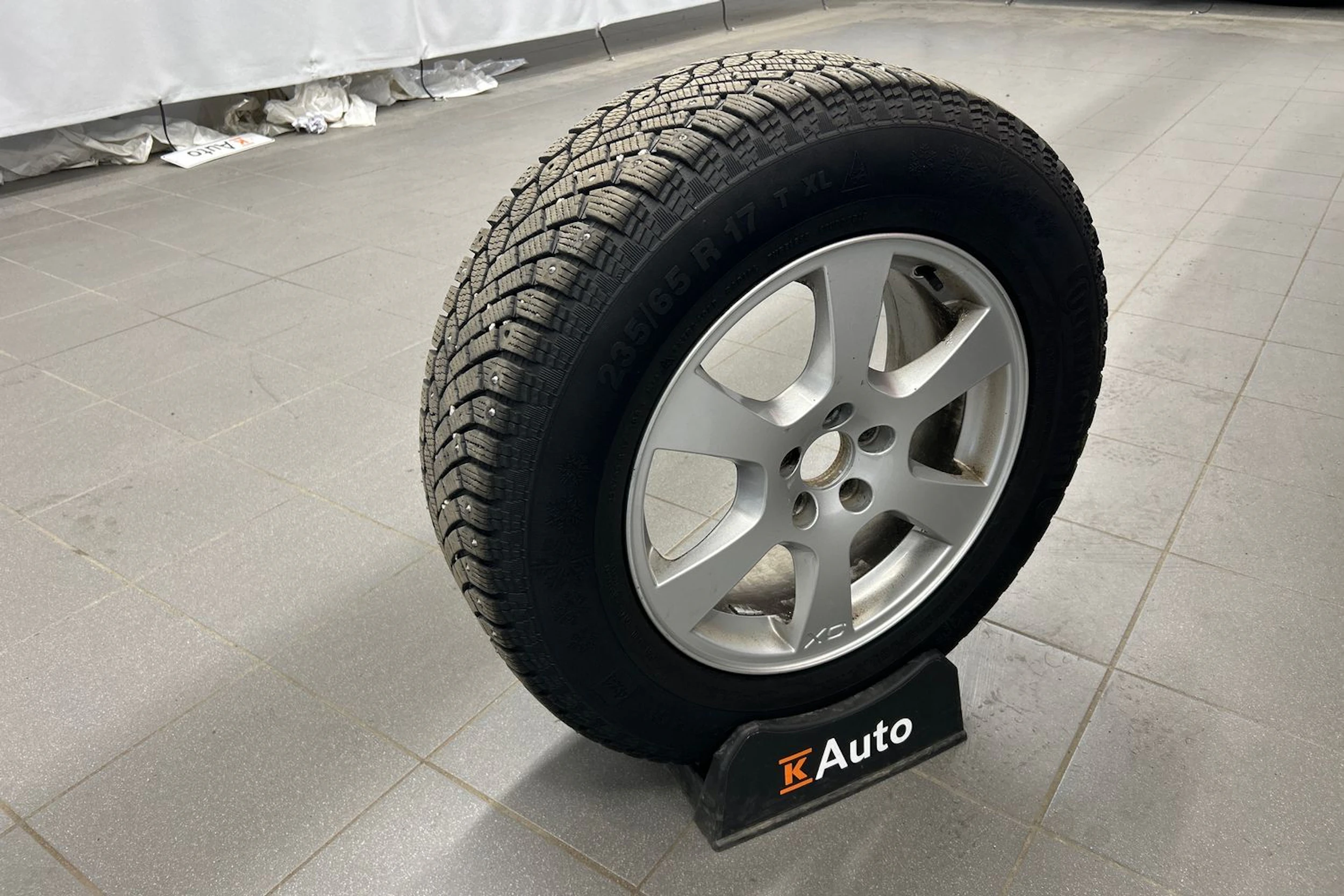 harmaa Volvo XC60 2016 kuva 18.