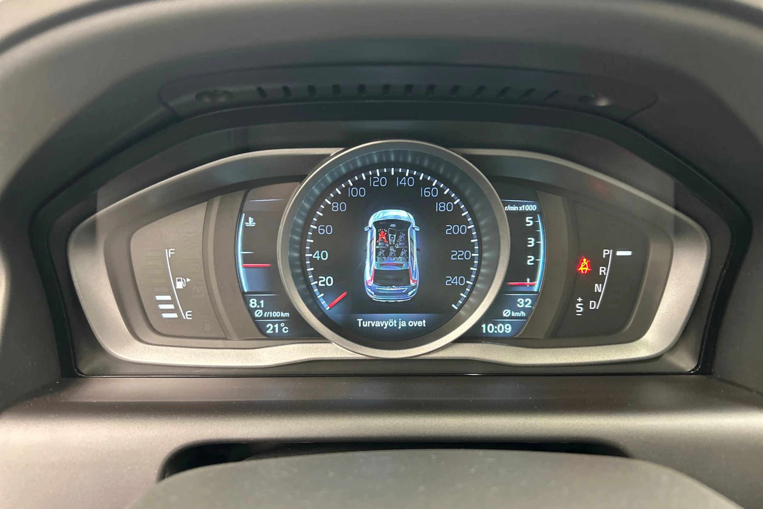 harmaa Volvo XC60 2016 kuva 20.