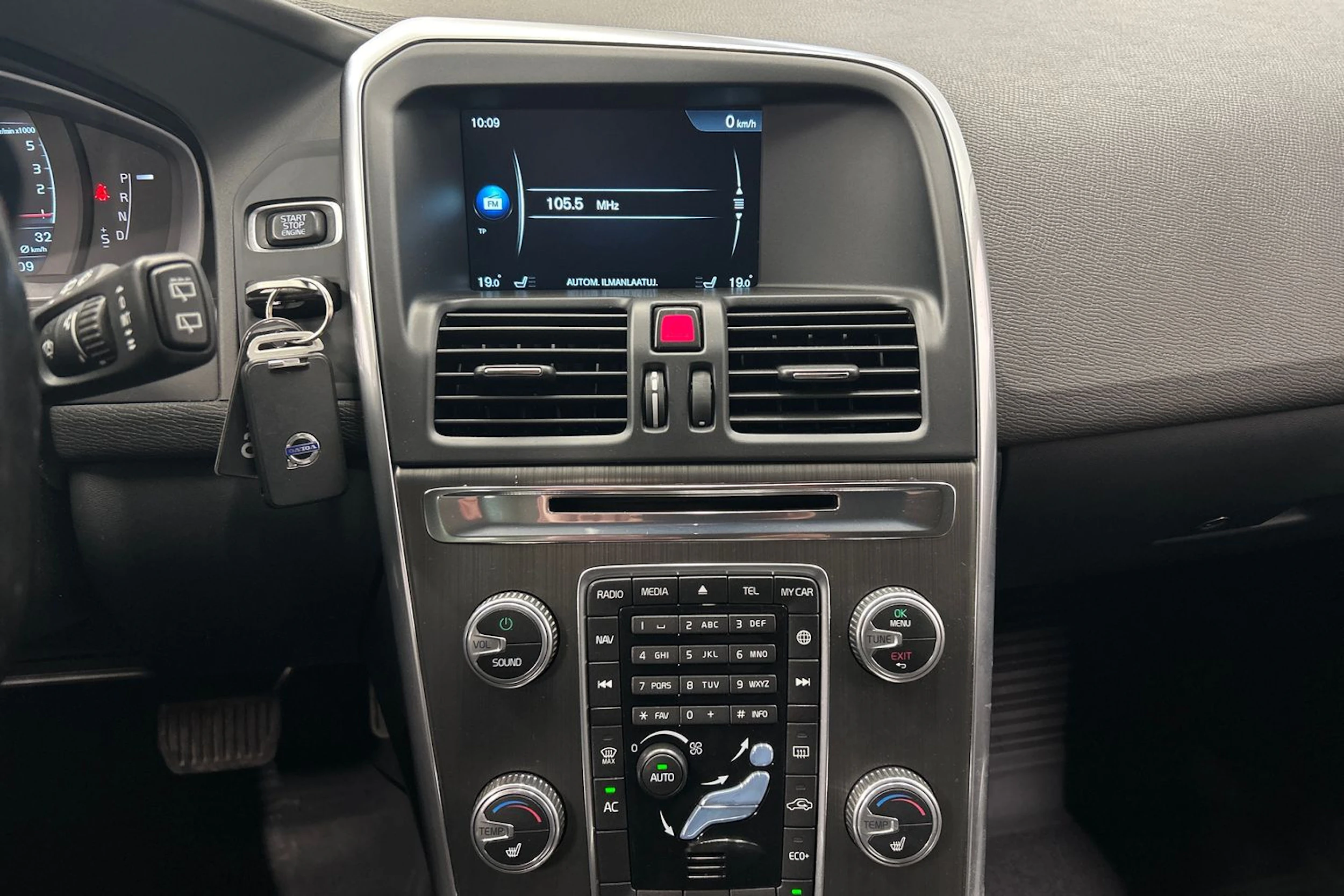 harmaa Volvo XC60 2016 kuva 23.