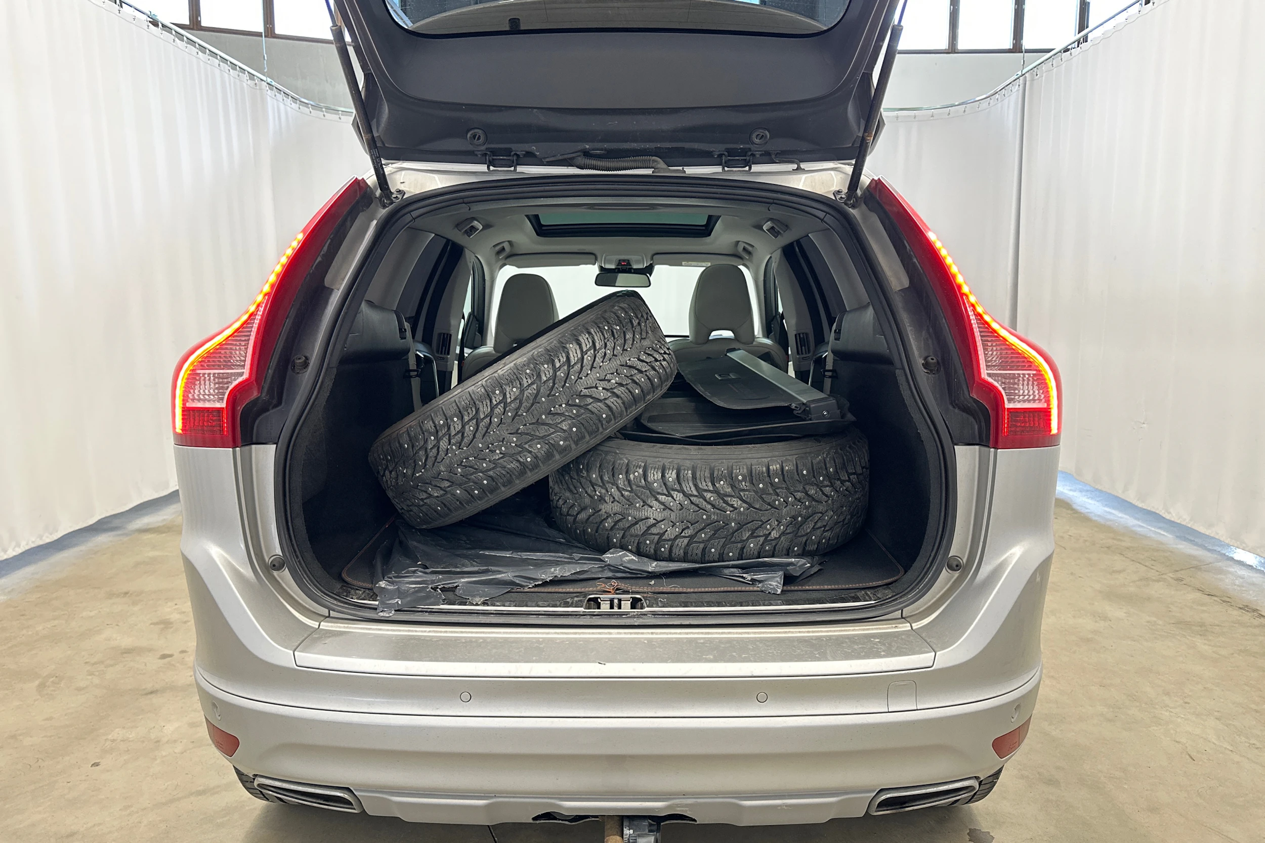 met. hopea Volvo XC60 2016 kuva 4.