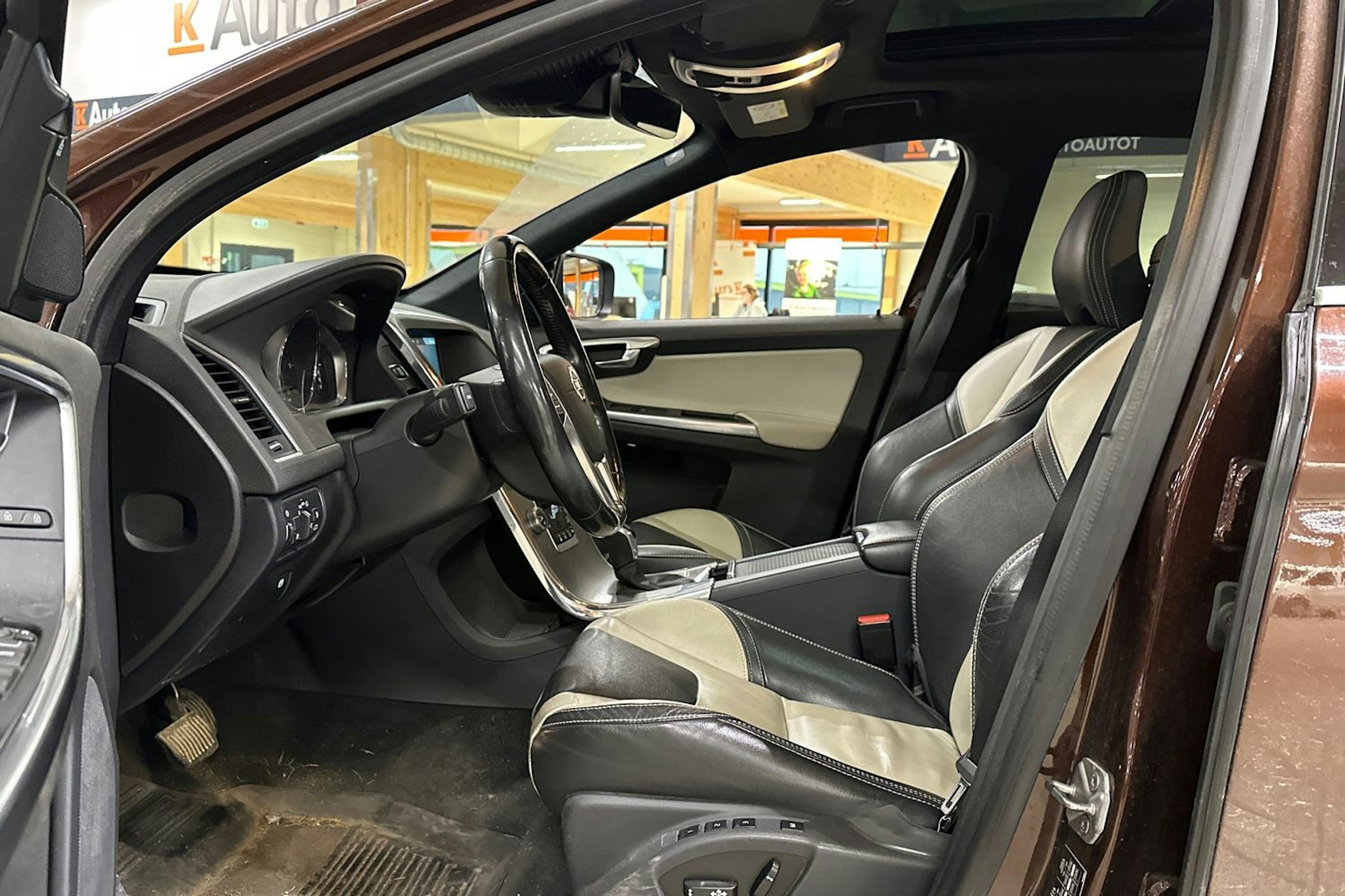 ruskea (beige) Volvo XC60 2016 kuva 3.