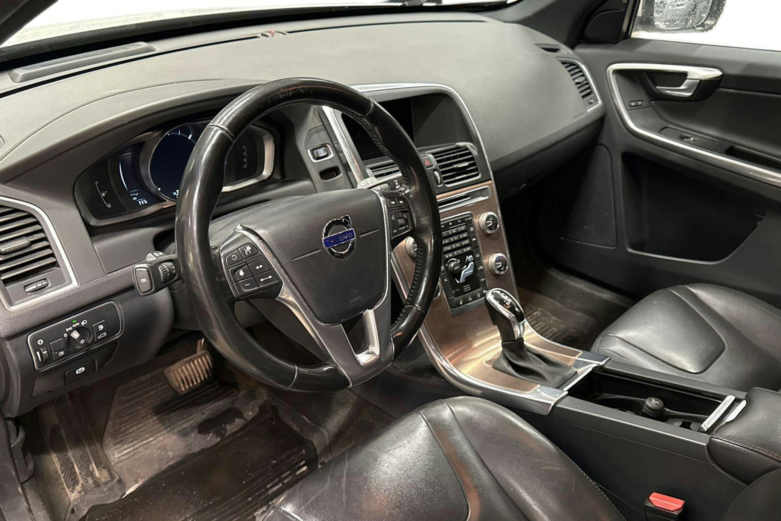 valkoinen Volvo XC60 2016 kuva 3.