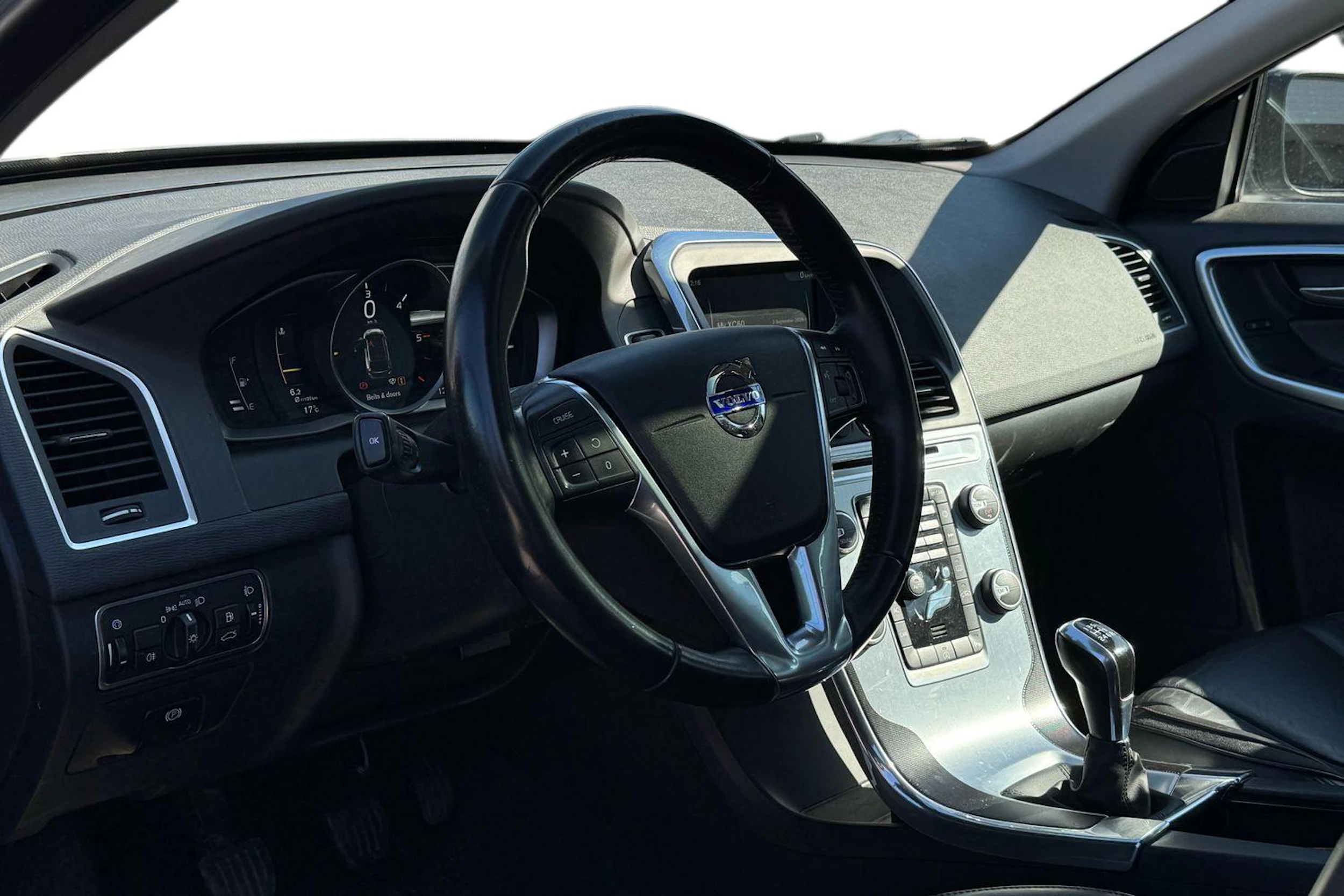 musta Volvo XC60 2017 kuva 3.