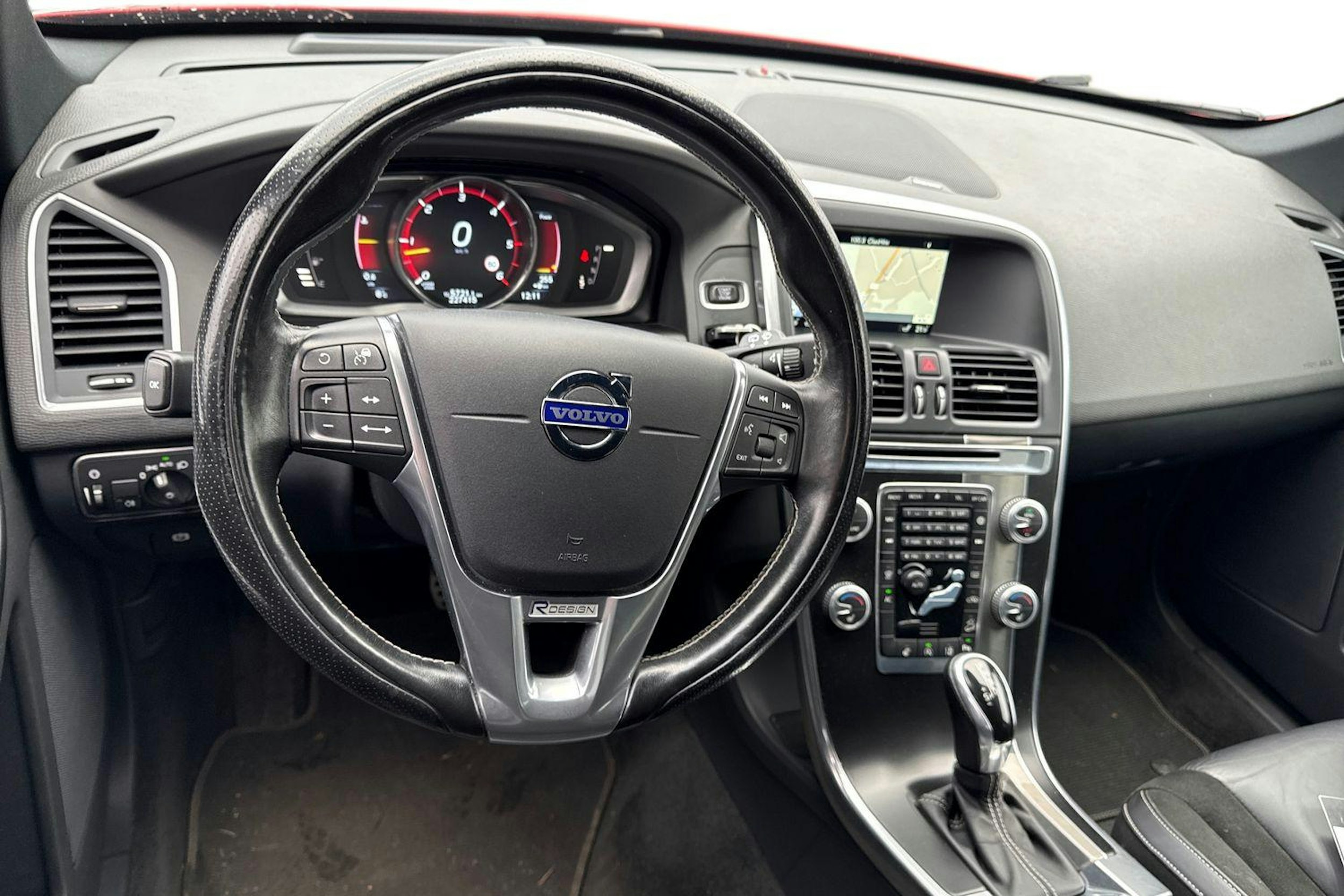 punainen Volvo XC60 2016 kuva 3.