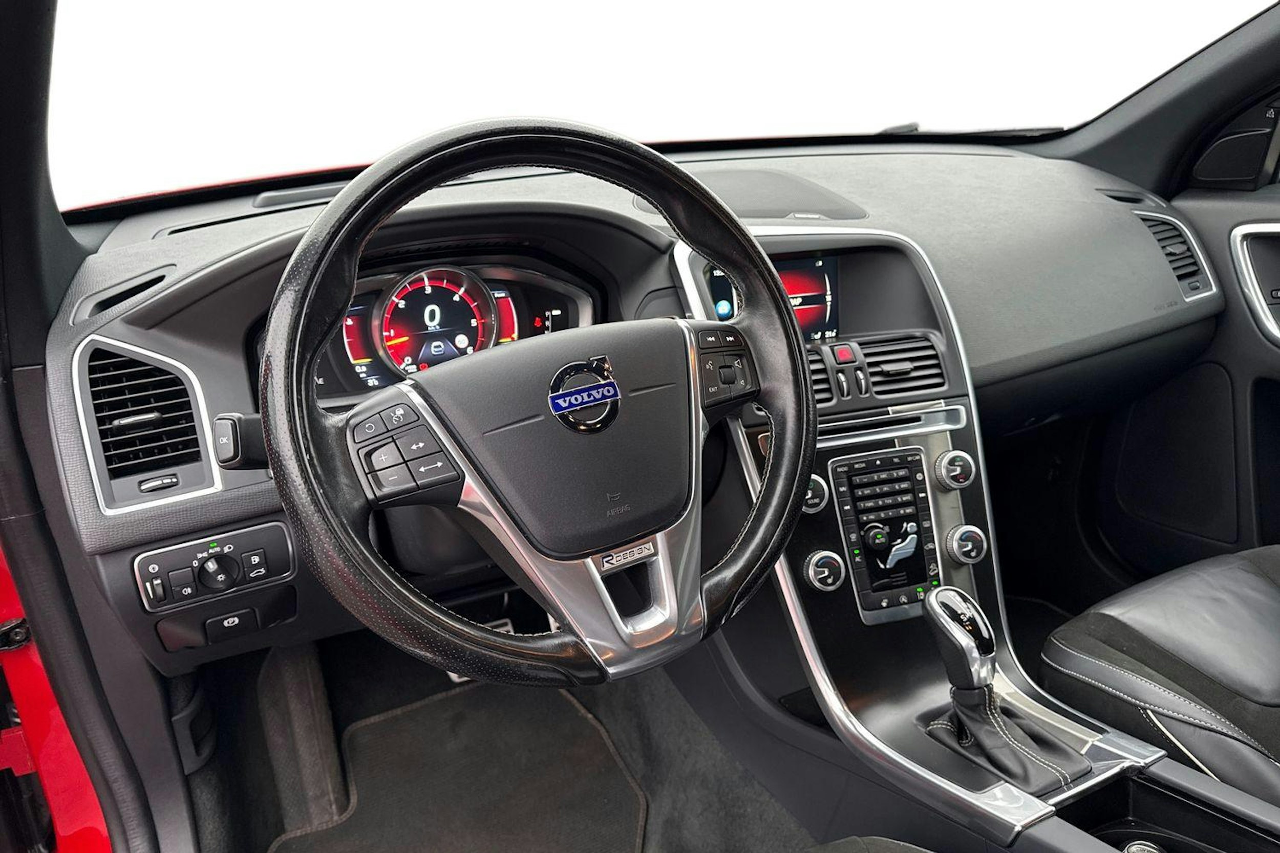 punainen Volvo XC60 2016 kuva 6.