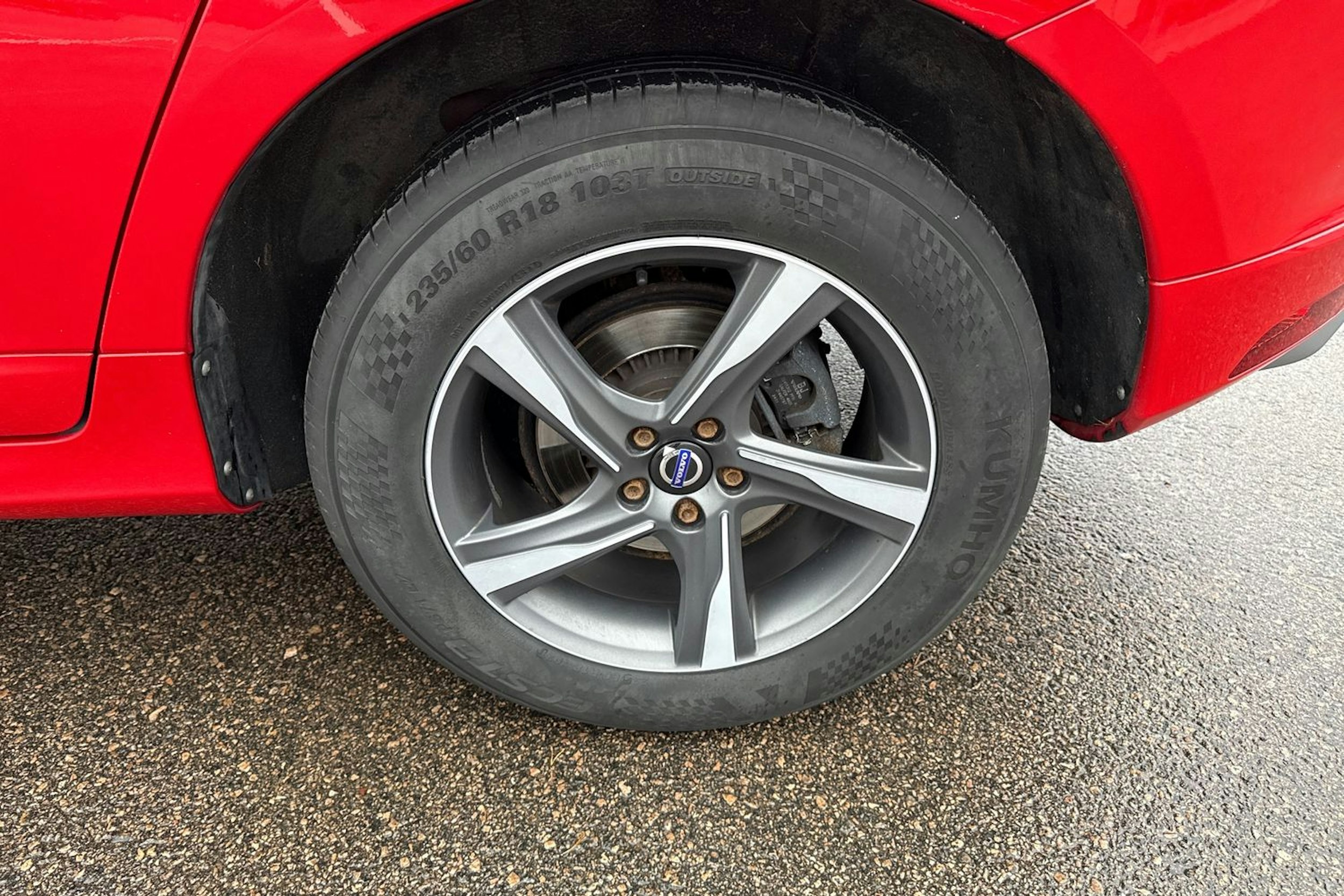 punainen Volvo XC60 2016 kuva 9.