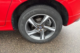 punainen Volvo XC60 2016 kuva 9.