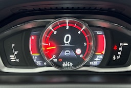punainen Volvo XC60 2016 kuva 14.