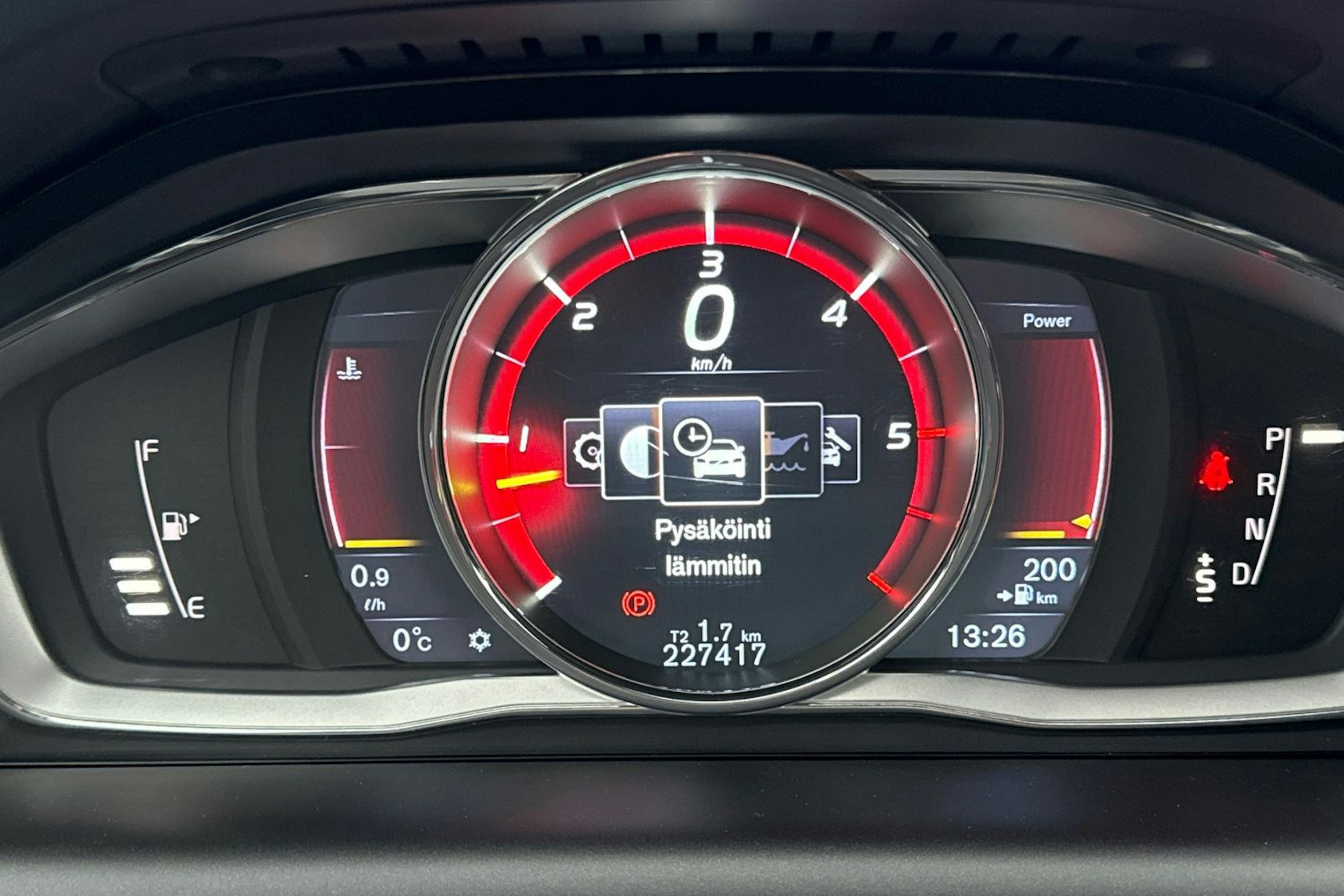 punainen Volvo XC60 2016 kuva 15.
