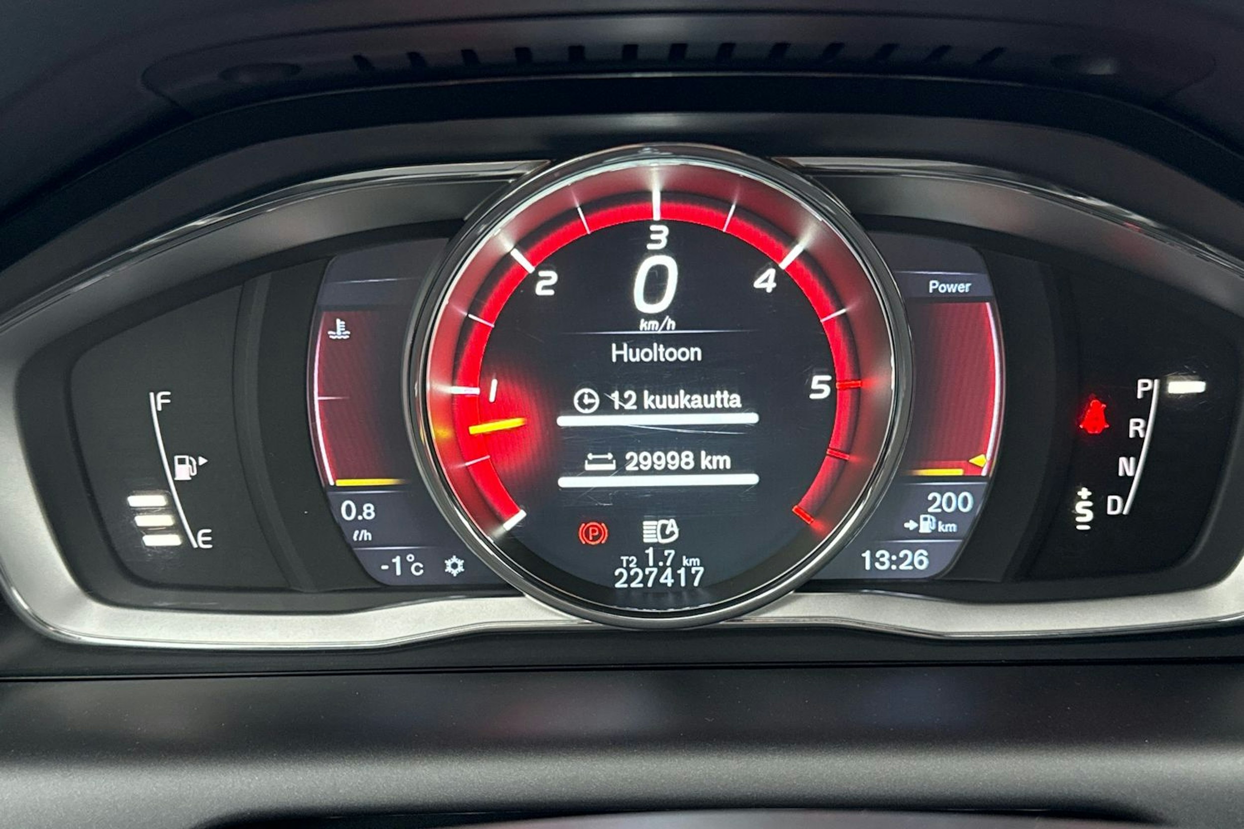 punainen Volvo XC60 2016 kuva 16.
