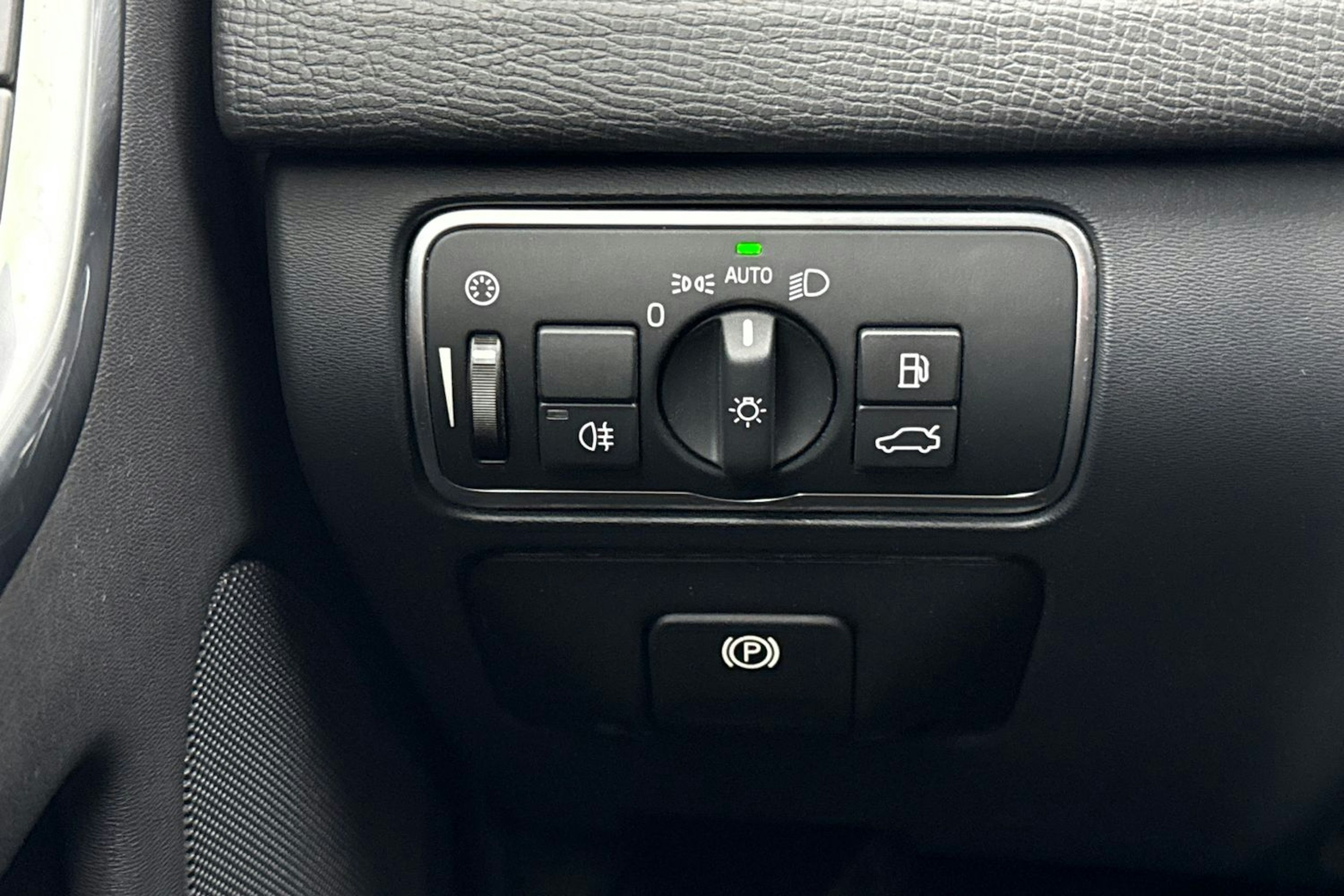 punainen Volvo XC60 2016 kuva 17.