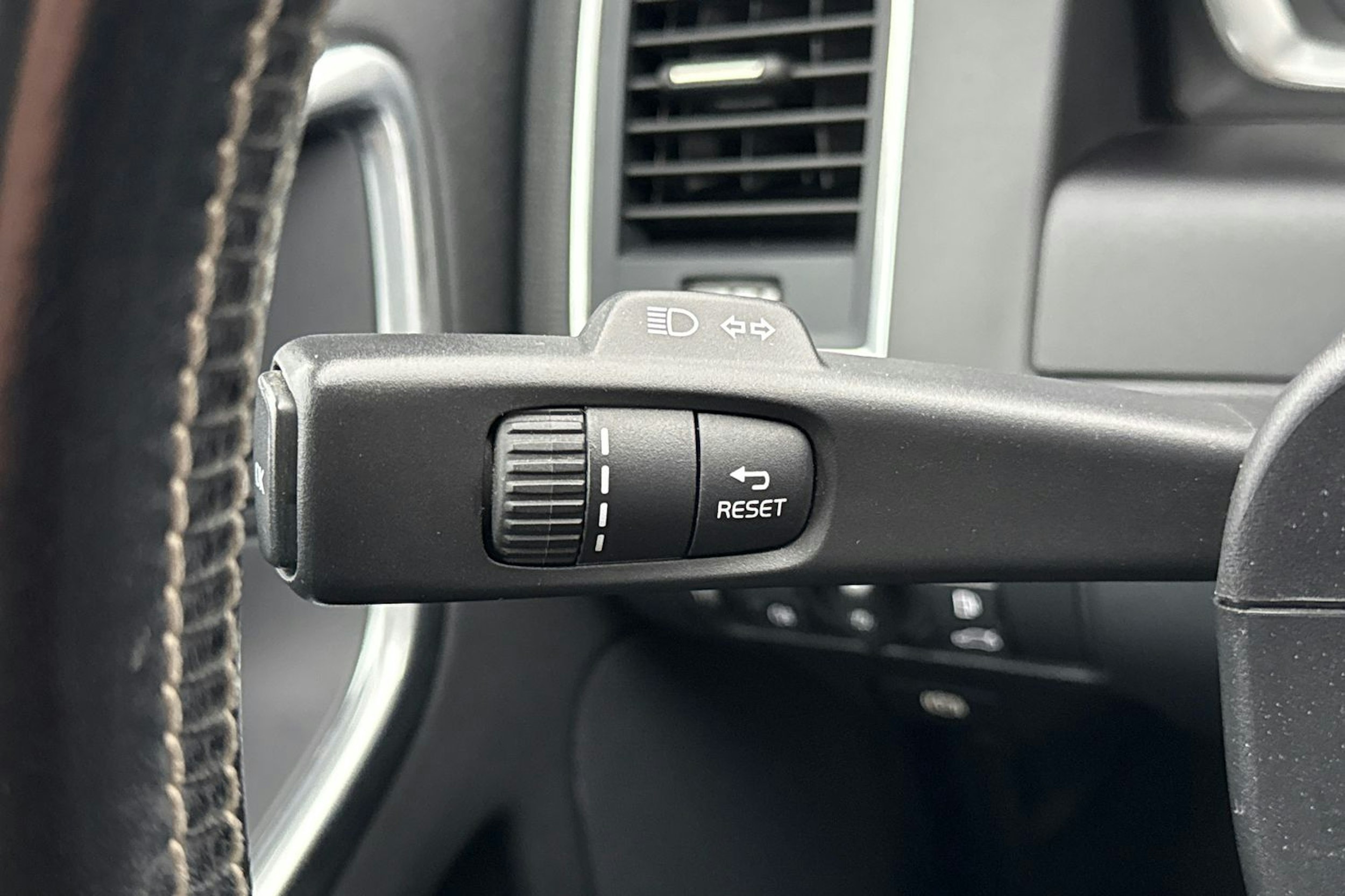 punainen Volvo XC60 2016 kuva 18.