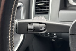 punainen Volvo XC60 2016 kuva 18.
