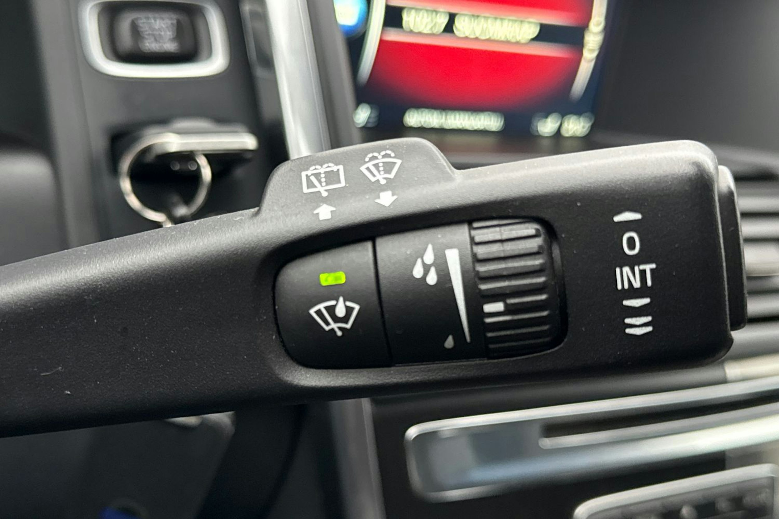 punainen Volvo XC60 2016 kuva 19.