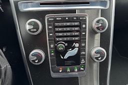 punainen Volvo XC60 2016 kuva 23.