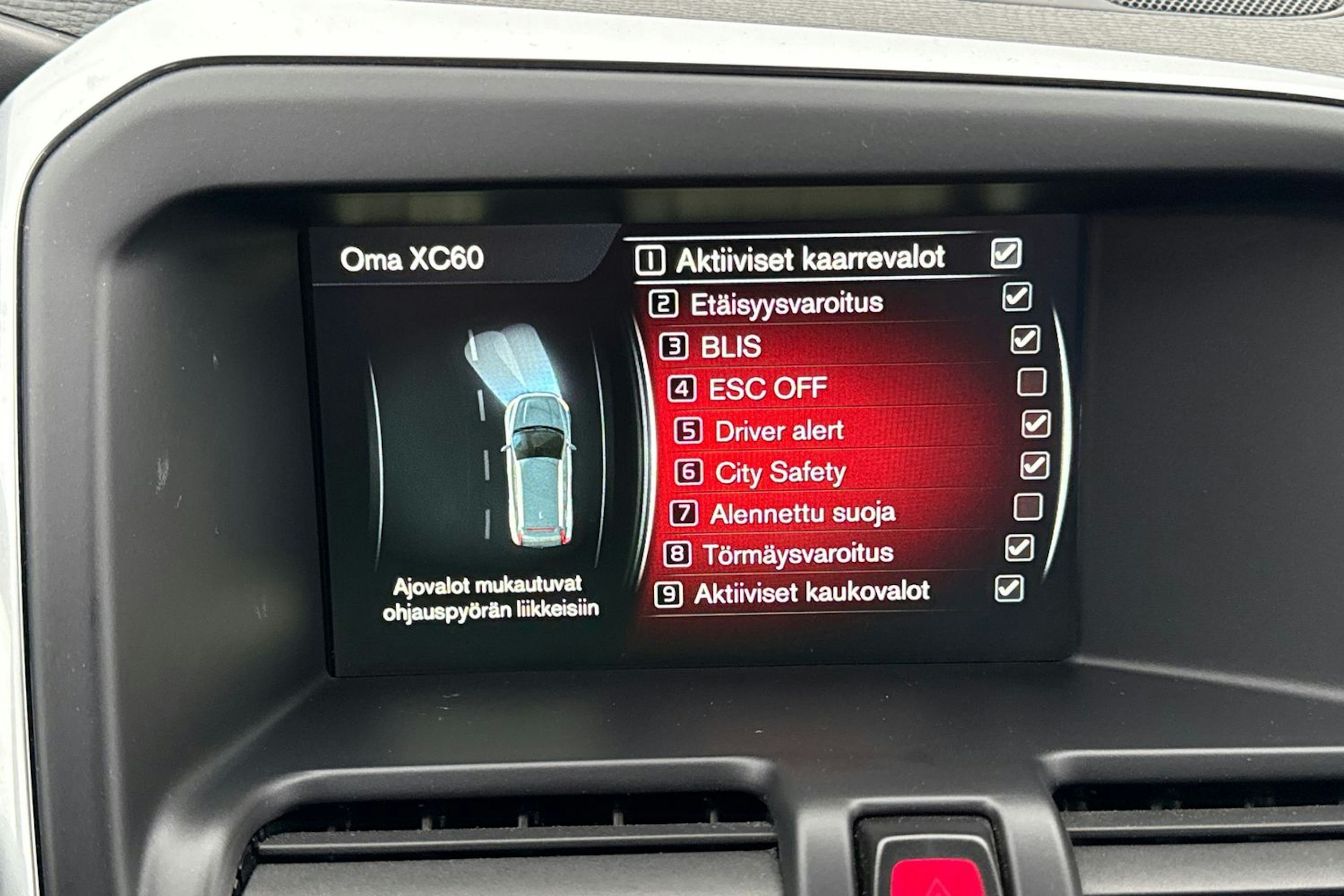 punainen Volvo XC60 2016 kuva 24.