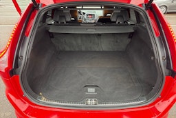 punainen Volvo XC60 2016 kuva 27.