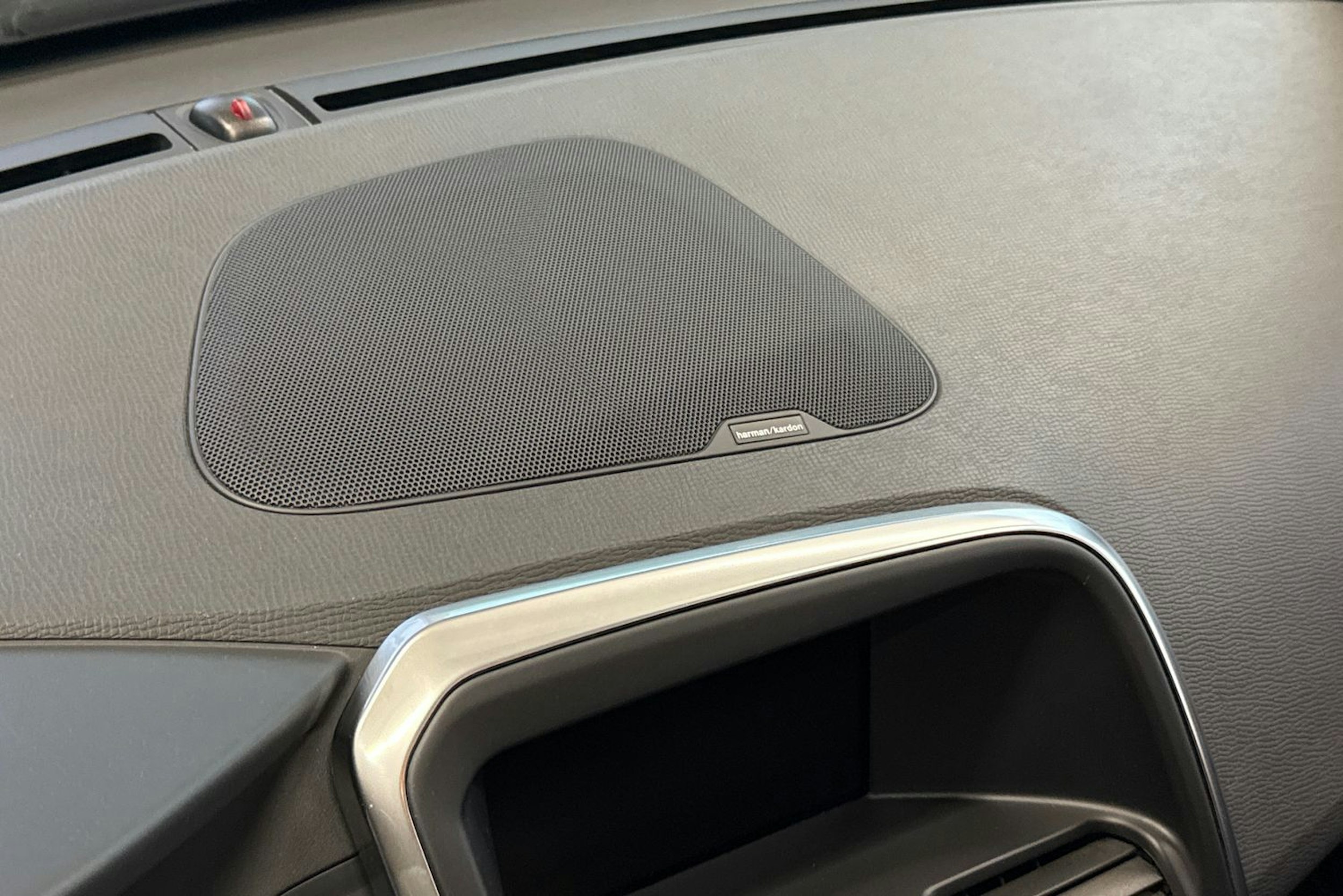 punainen Volvo XC60 2016 kuva 33.