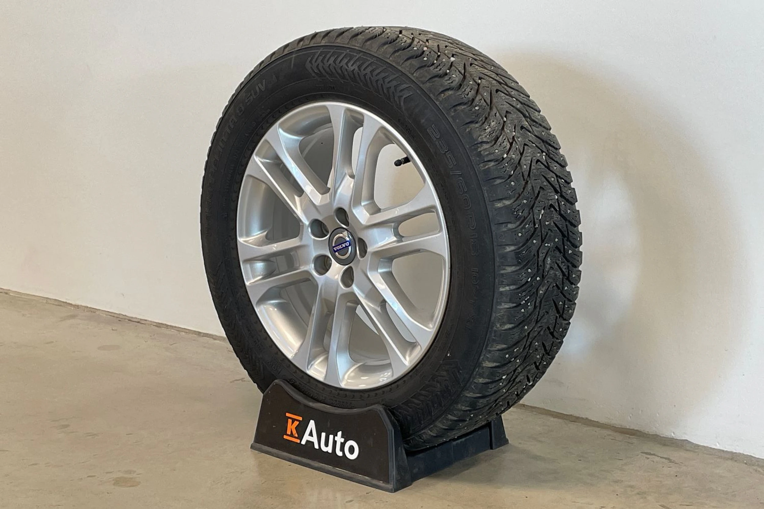 sininen Volvo XC60 2016 kuva 13.