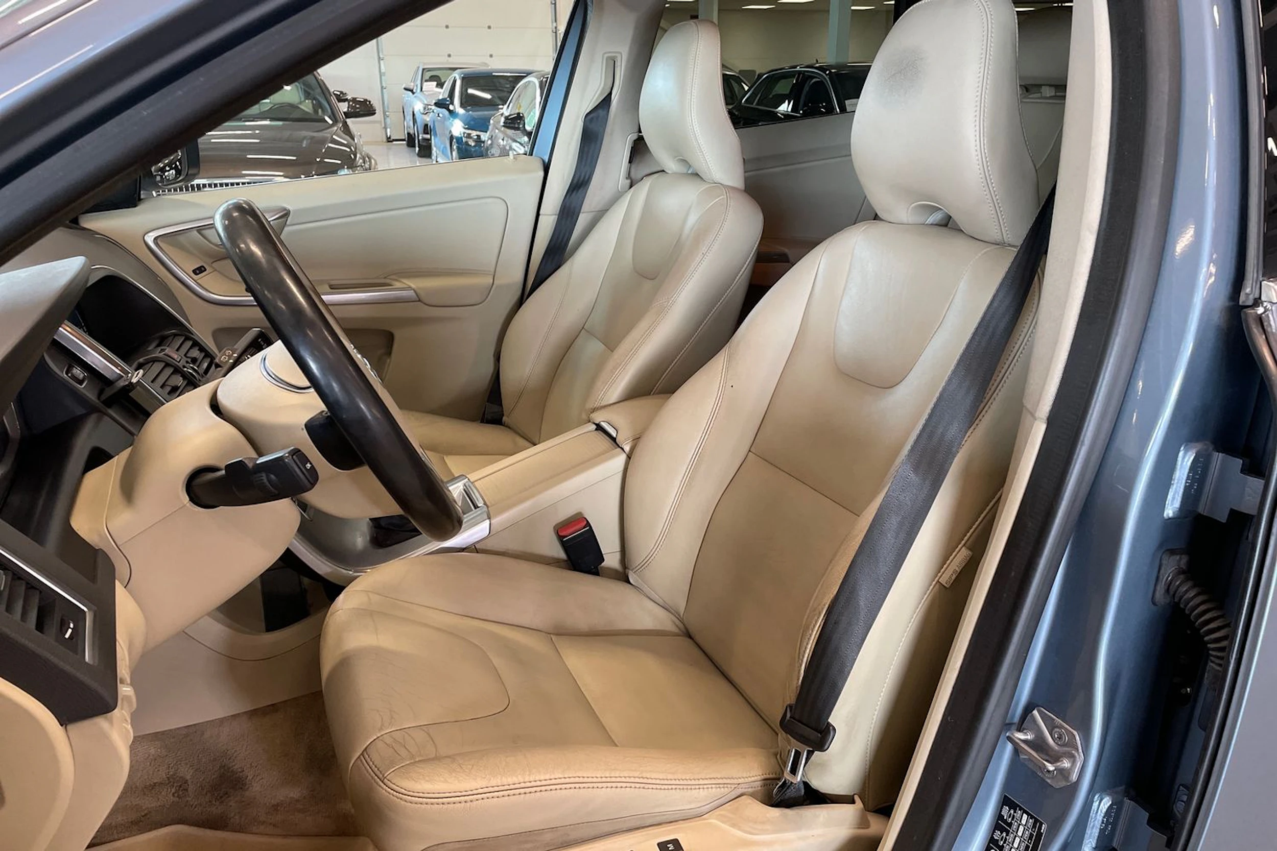 sininen Volvo XC60 2016 kuva 15.