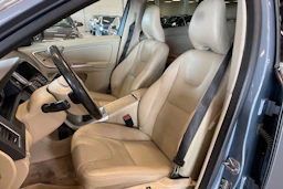 sininen Volvo XC60 2016 kuva 15.