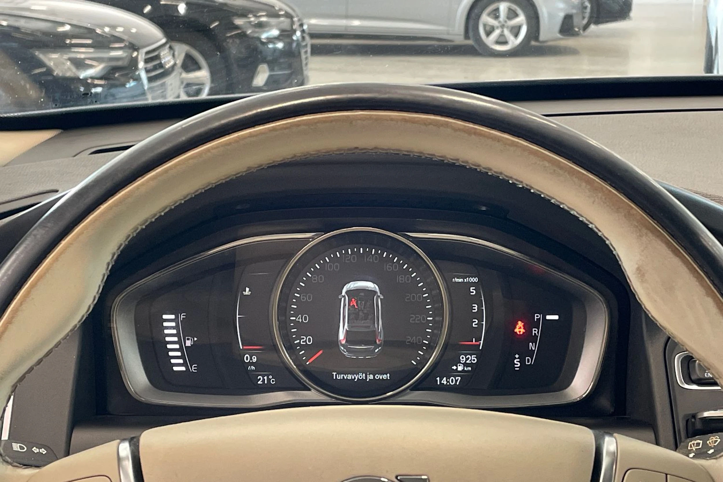 sininen Volvo XC60 2016 kuva 18.