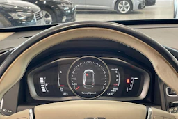 sininen Volvo XC60 2016 kuva 18.
