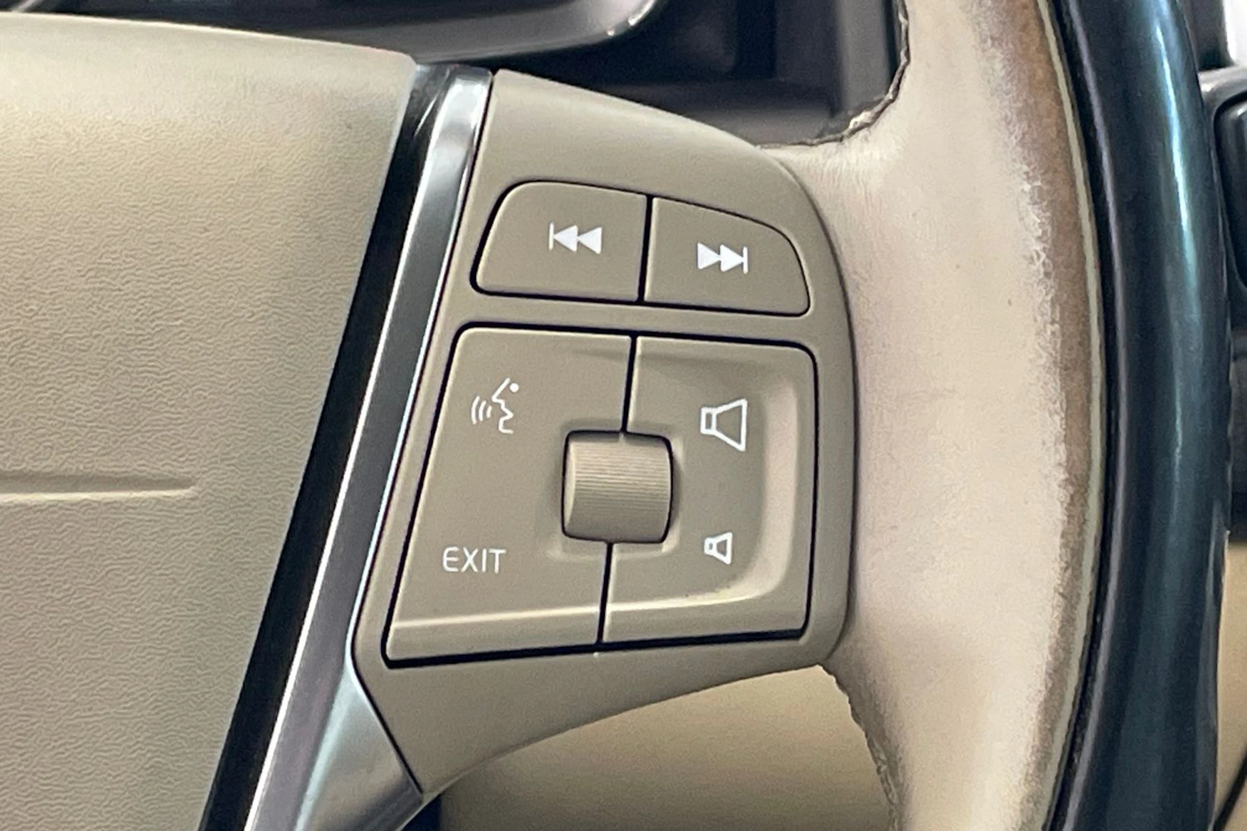 sininen Volvo XC60 2016 kuva 19.