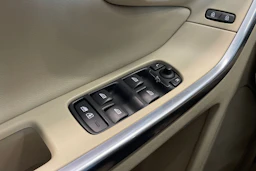 sininen Volvo XC60 2016 kuva 29.
