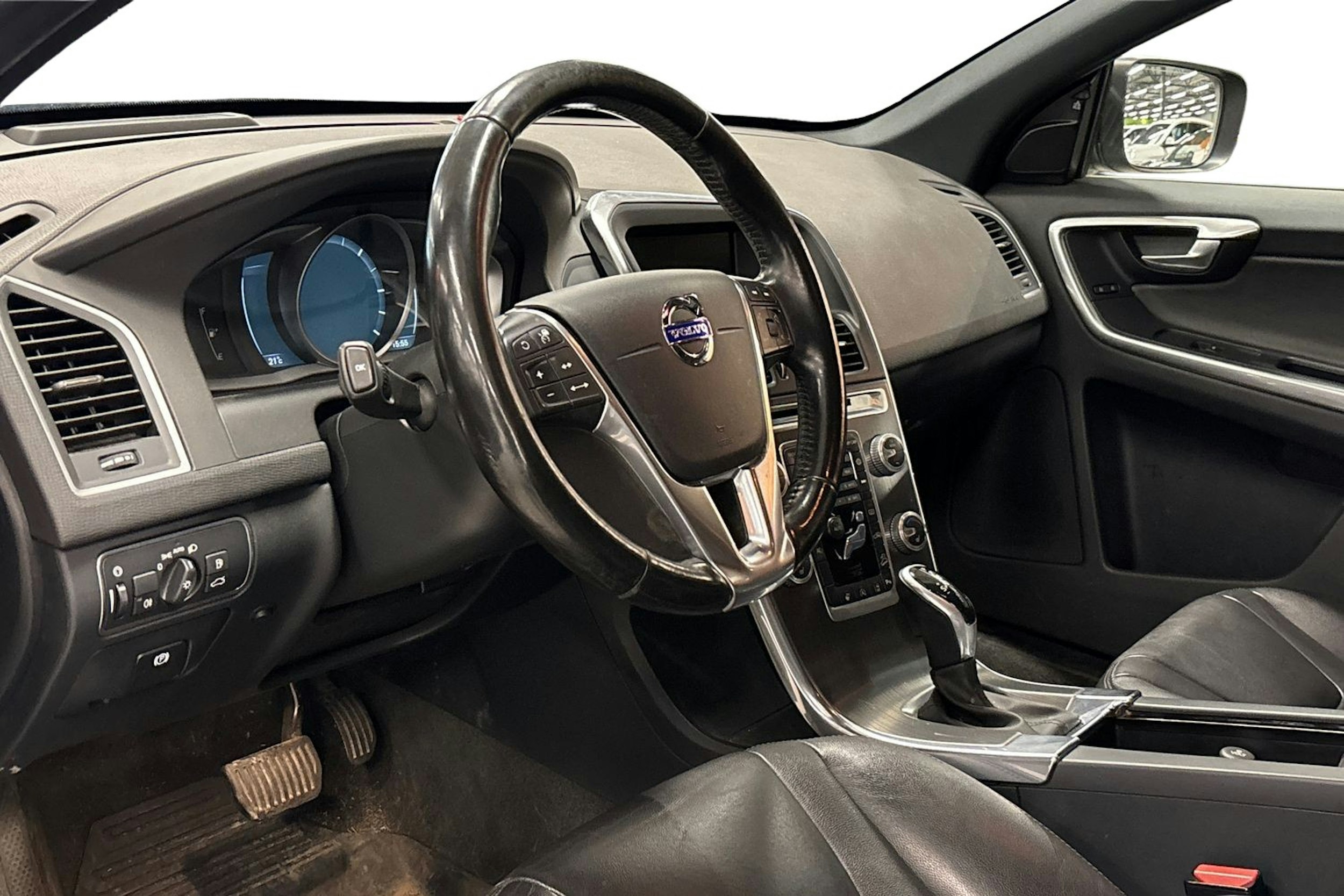 musta Volvo XC60 2016 kuva 3.