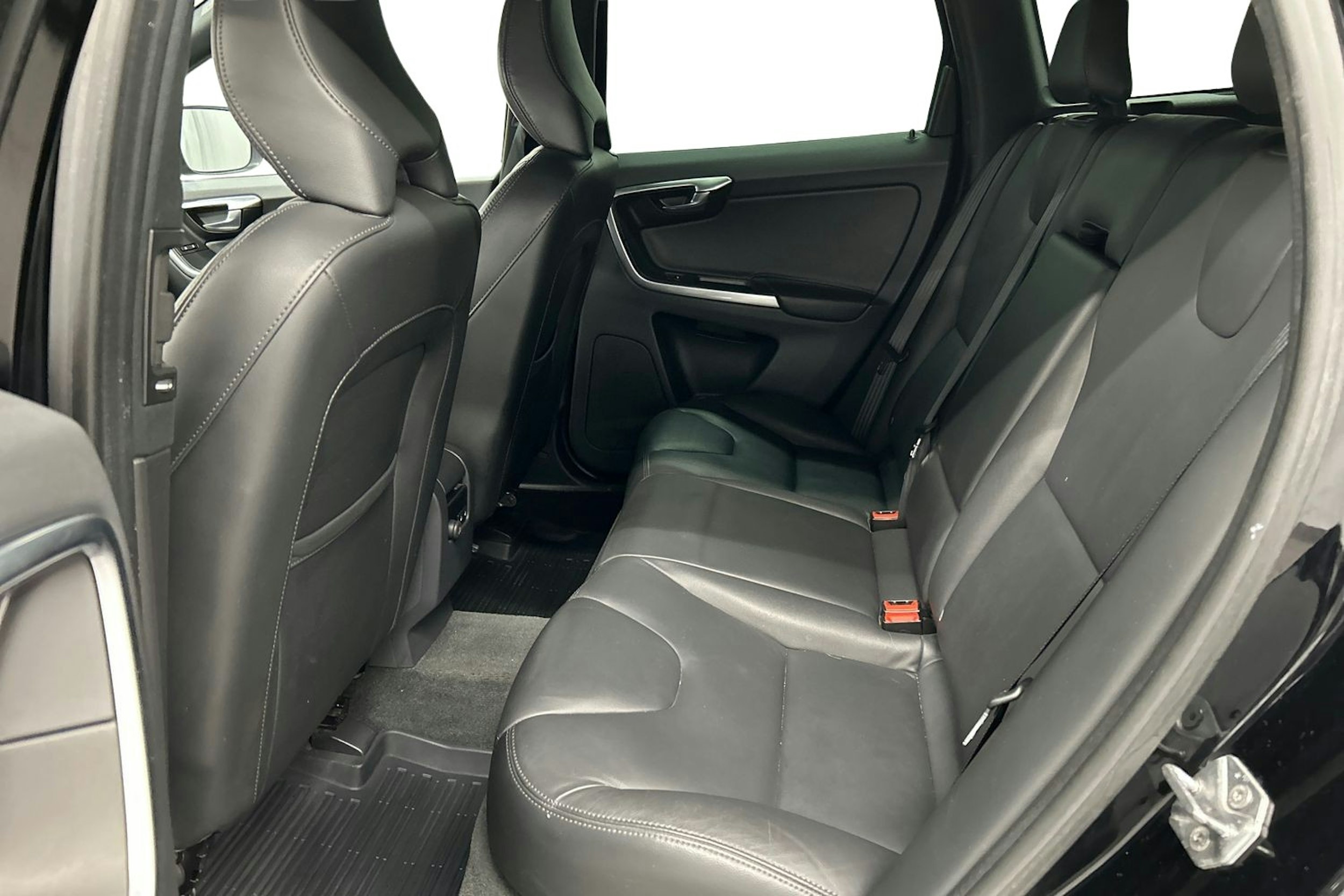 musta Volvo XC60 2016 kuva 10.