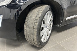 musta Volvo XC60 2016 kuva 13.