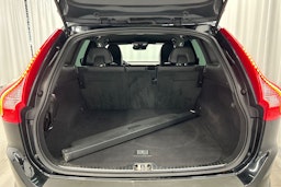 musta Volvo XC60 2016 kuva 14.