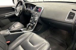 musta Volvo XC60 2016 kuva 17.
