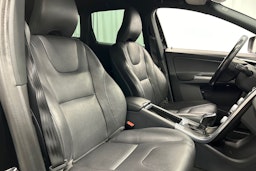 musta Volvo XC60 2016 kuva 18.