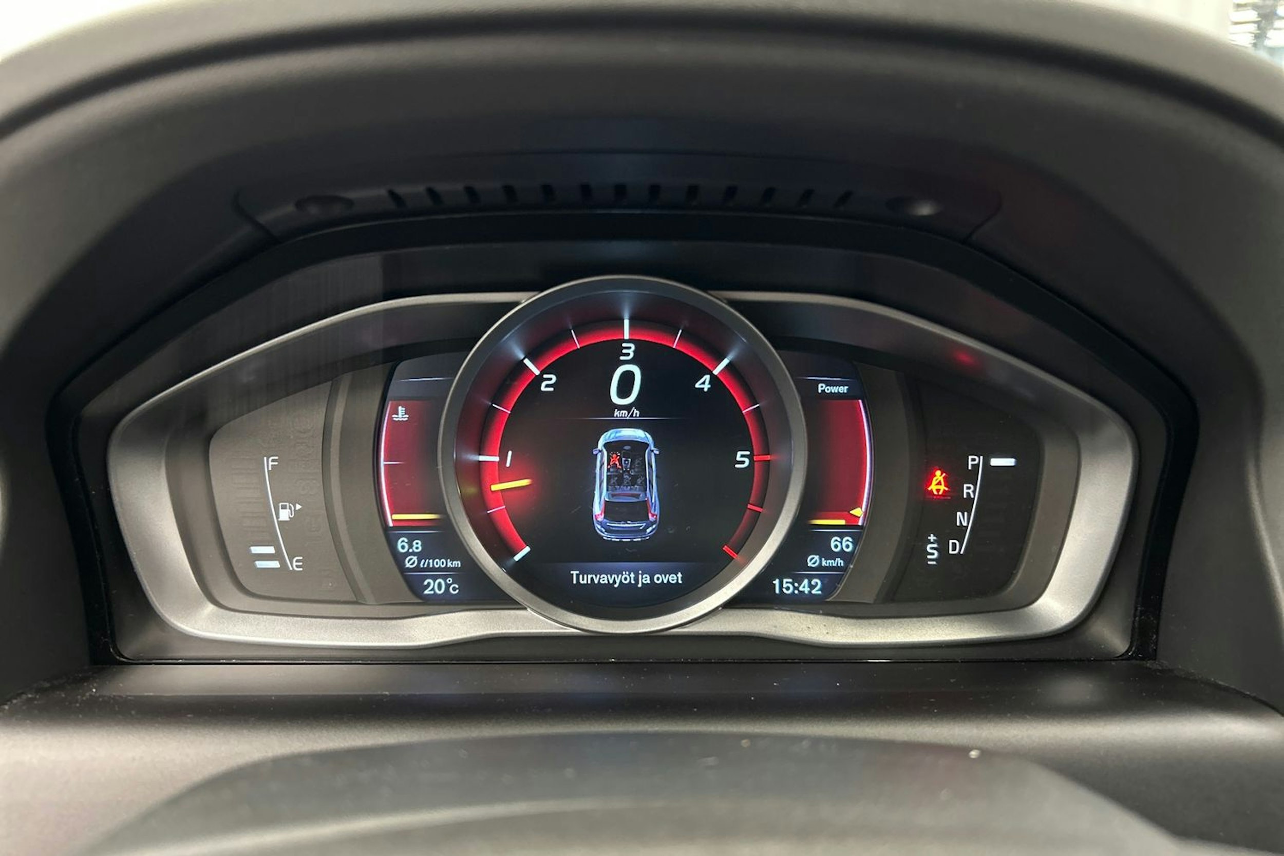 musta Volvo XC60 2016 kuva 22.