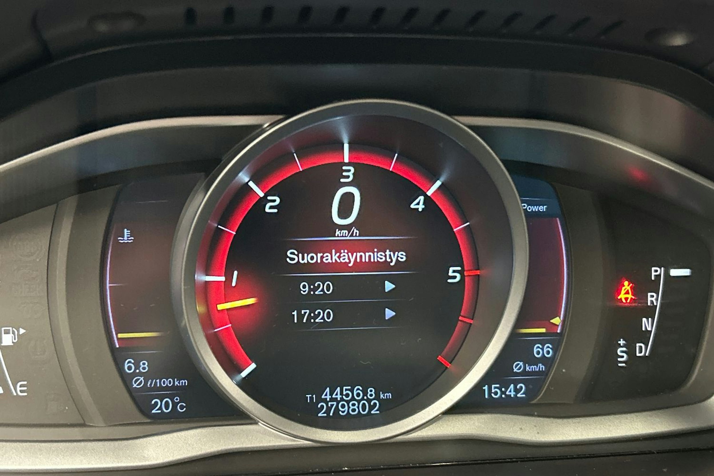 musta Volvo XC60 2016 kuva 23.