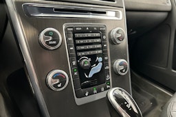 musta Volvo XC60 2016 kuva 29.