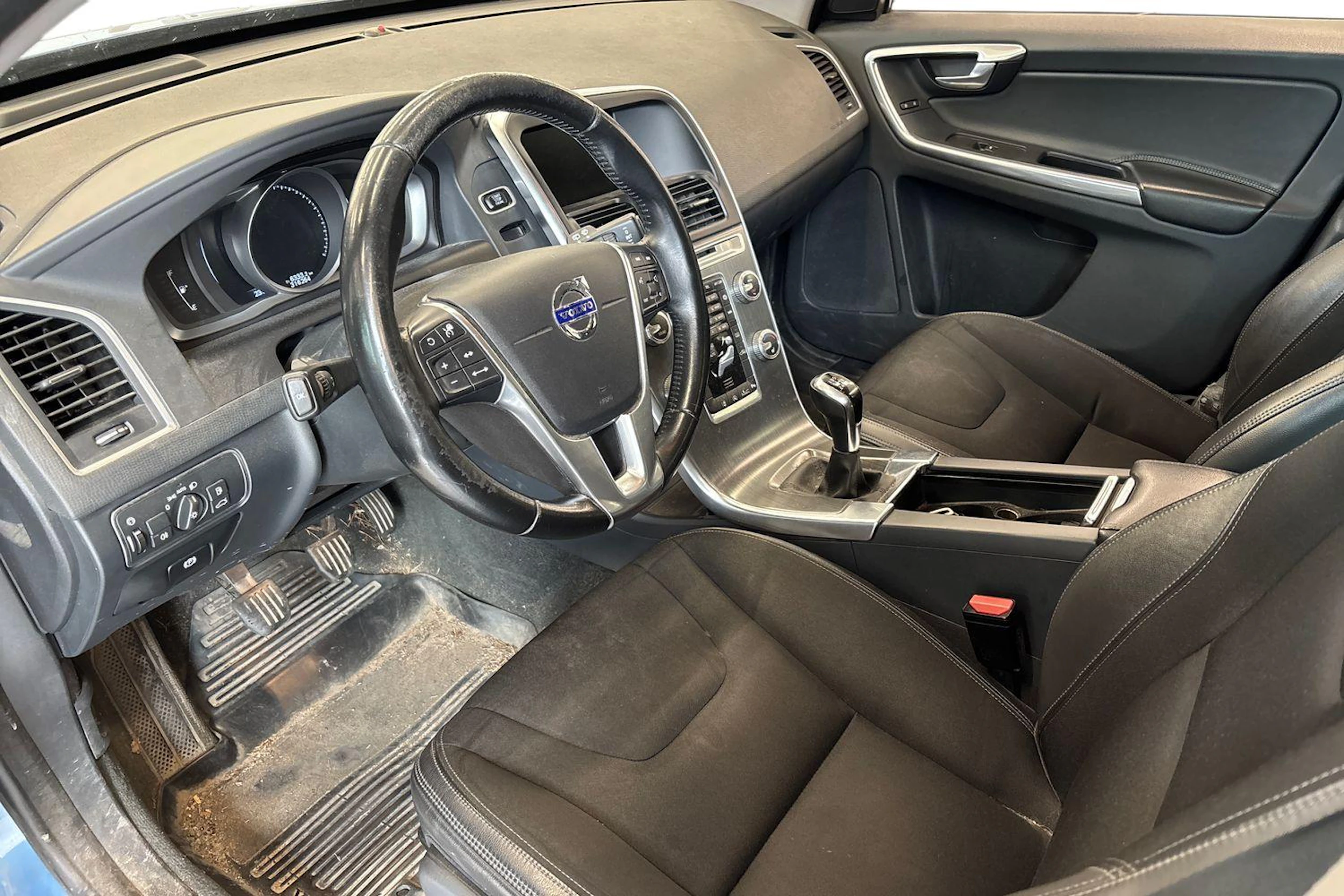 sininen Volvo XC60 2016 kuva 3.