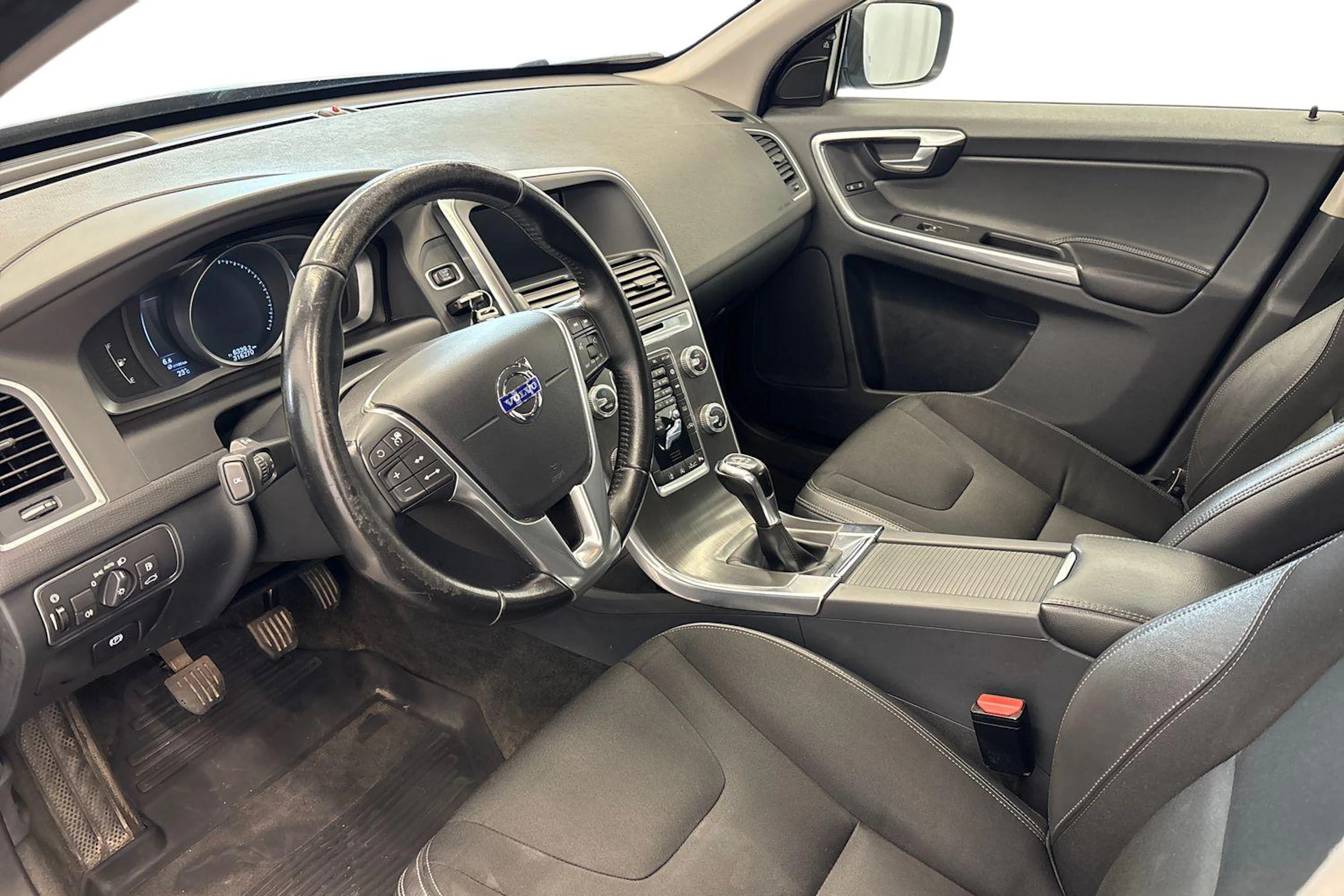 sininen Volvo XC60 2016 kuva 6.